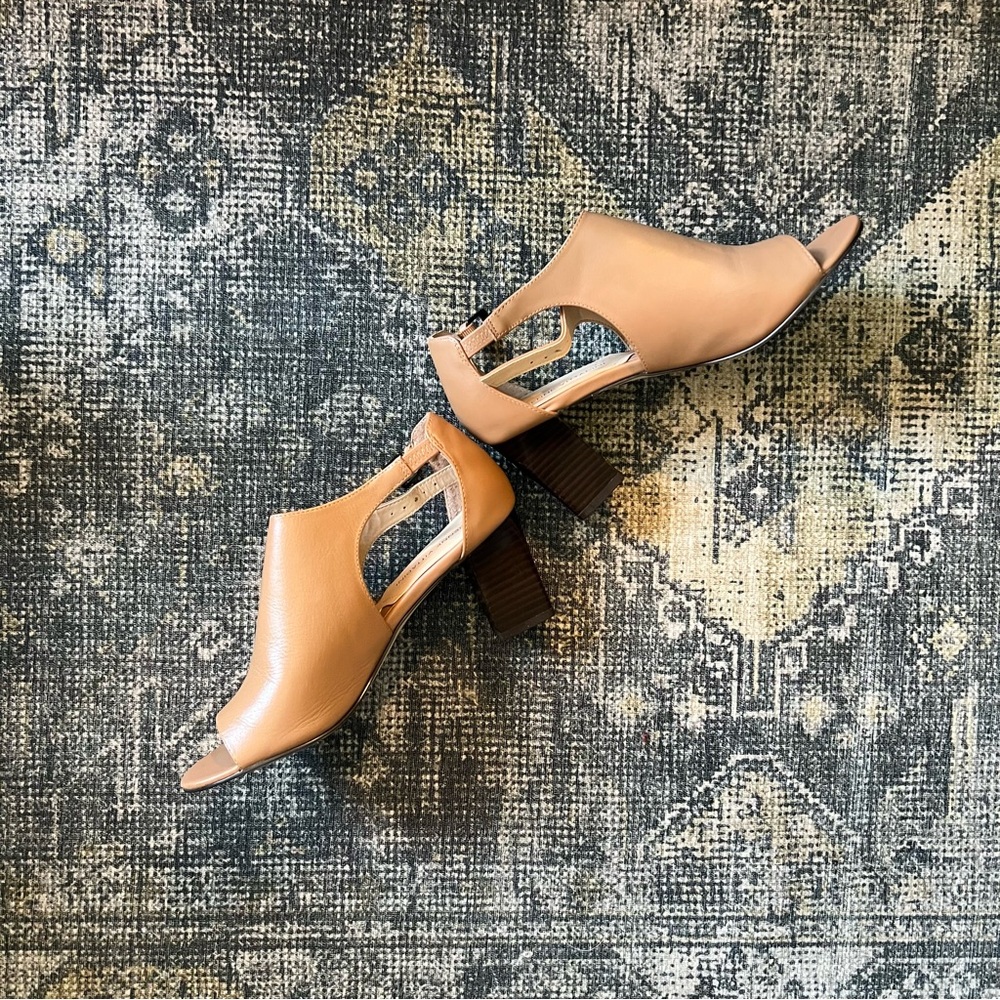 Adrienne Vittadini Tan Heels block - Picture 2 of 5